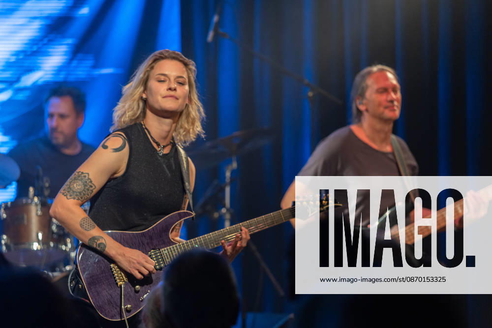 Yasi Hofer and Band at Harmonie Bonn on October 26, 2020 Guitarist Yasi HOFER from Ulm, with her band: Steffen KNAUS on bass and Christoph SCHERER, drums, at a concert at Harmonie Bonn. They’re performing there as part of the Best Of Tour 2026. Their style ranges from rock-inspired guitar parts to fusion. Bonn Harmonie Bonn North Rhine-Westphalia Germany
