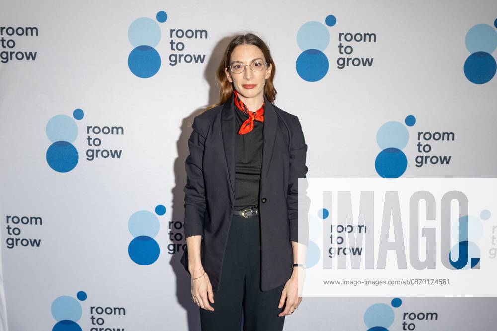 Molly Bernard attends.the Room to Grow Gala at Ziegfeld Ballroom on October 20, 2026 in New York City. New York United States - ZUMAs197 20261020_aaa_s197_583