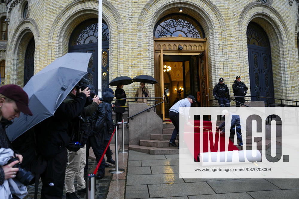 Ukraine Talks in Oslo, Ukrainian President Volodymyr Zelenskyy visits the Storting in Oslo, October 21, 2026. The red carpet is rolled out in front of the Storting, where Ukrainian President Volodymyr Zelenskyy arrives to meet with Storting President Masud Gharahkhani and the parliamentary leaders. Photo: Heiko Jyoung NTB Oslo Norway Sl5JDOse Dc Ref
