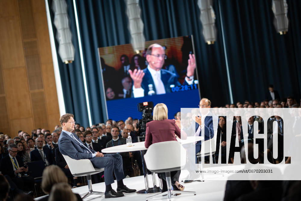 Larry Fink (Laurence Douglas Fink), CEO of BlackRock, speaks at the Berlin Global Dialogue in the former State Council building of the GDR, in conversation with Ola Källenius, CEO of Mercedes-Benz Group AG (on the left in the photo). Berlin Global Dialogue 2026 (BGD 2026), theme: Advancing Alliances for a New Era, Berlin, Berlin, Germany, ESMT