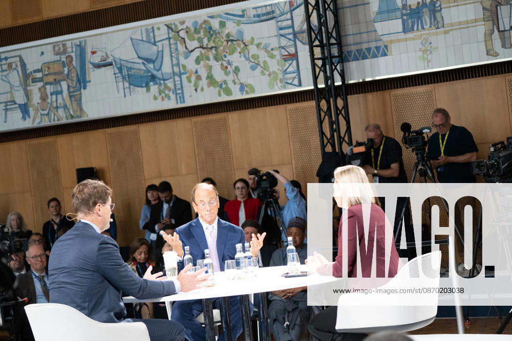Larry Fink (Laurence Douglas Fink), CEO of BlackRock, speaks at the Berlin Global Dialogue in the former State Council building of the GDR, in conversation with Ola Källenius, CEO of Mercedes-Benz Group AG (on the left in the photo). Berlin Global Dialogue 2026 (BGD 2026), theme: Advancing Alliances for a New Era, Berlin, Berlin, Germany, ESMT