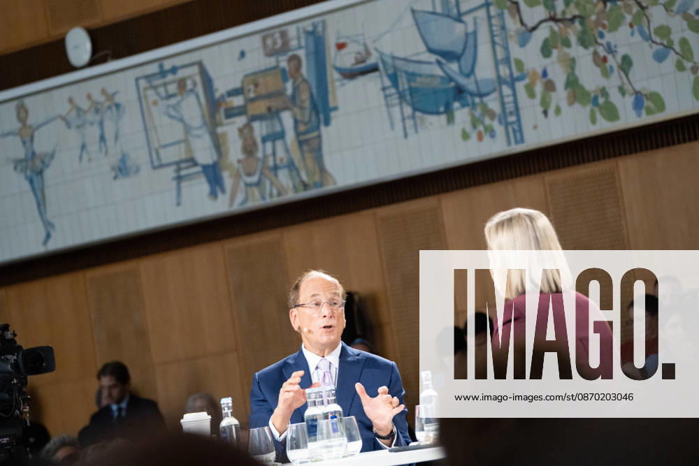 Larry Fink (Laurence Douglas Fink), CEO of BlackRock, speaks at the Berlin Global Dialogue in the former State Council building of the GDR, in conversation with Ola Källenius, CEO of Mercedes-Benz Group AG (on the left in the photo). Berlin Global Dialogue 2026 (BGD 2026), theme: Advancing Alliances for a New Era, Berlin, Berlin, Germany, ESMT