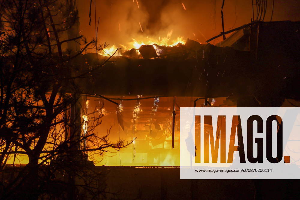 RUSSIA, LUGANSK - OCTOBER 21, 2026: A fire breaks out after a Ukrainian drone strike on a communication hub Lugansk Russia - ZUMAt113 20261021_zaa_t113_072