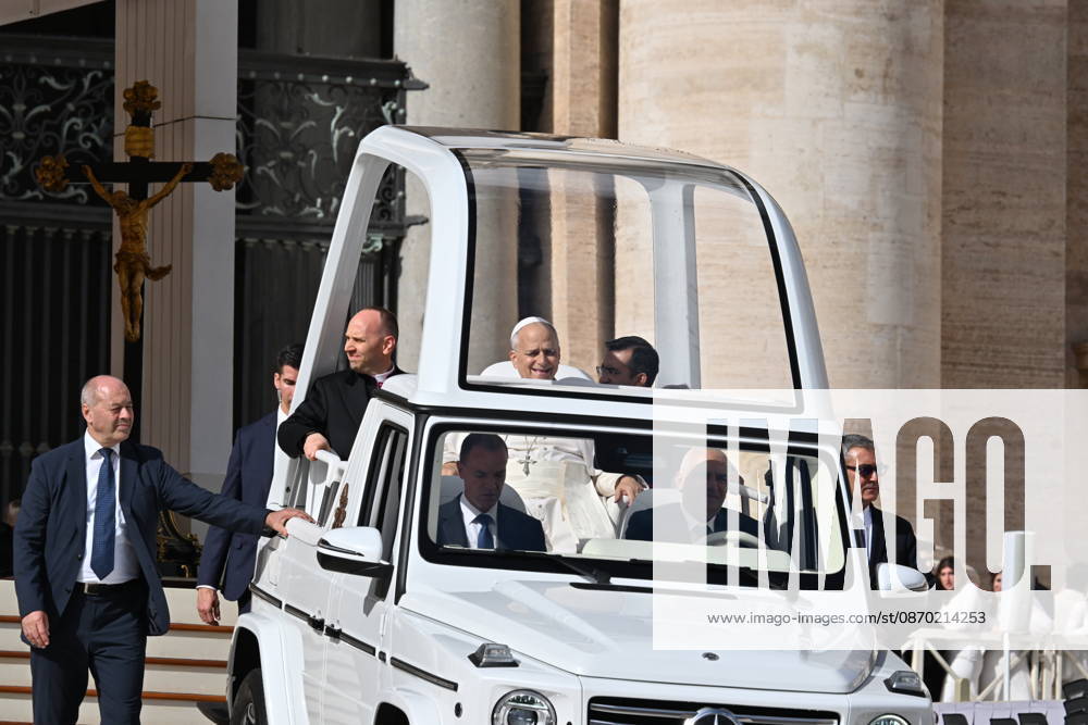 ITALY-POPE-2026 10 21 Italy, Rome, Vatican City, October 21, 2026: Pope Leo XIV during his weekly general audience in St Peter s Square at the Vatican. Photo: Copyright Alessia Giuliani Catholipressphoto - NO BOOKS