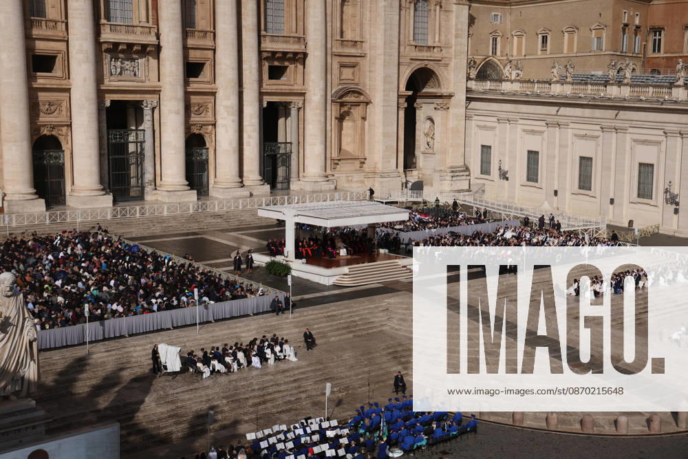 IPA89979562 - Vatican City - Italy, October 21, 2026: Pope Leo XIV presides over the Wednesday General Audience in St. Peters Square following his recovery from lung surgery. This morning, thousands of faithful and pilgrims from around the world gathered in St. Peters Square to attend the Wednesday General Audience with Pope Leo XIV. It was a moment of prayer, listening, and fellowship that filled the square with hope, reflection, and joy.