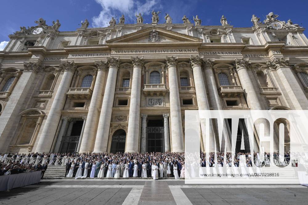 IPA89982944 - Italy, Rome, Vatican, October 21, 2026 Pope Leo XIV presides over the weekly general audience in St. Peter s Square, Vatican City. Photograph by VATICAN MEDIA Catholic Press Photo. RESTRICTED TO EDITORIAL USE—NO MARKETING—NO ADVERTISING CAMPAIGNS.