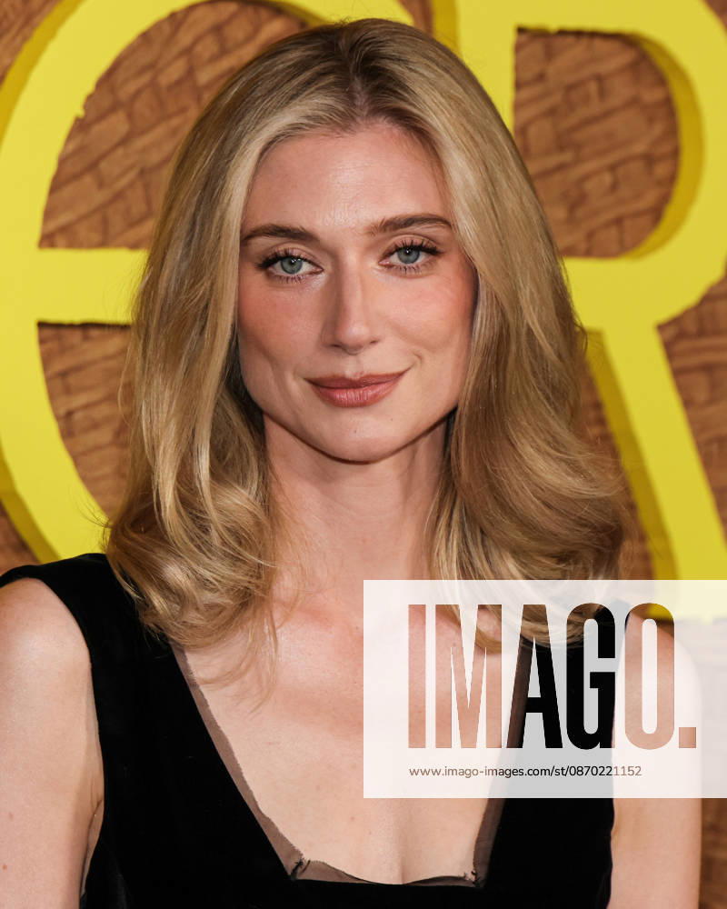Los Angeles Premiere Of Black Bear s Wicker LOS ANGELES, CALIFORNIA, USA - OCTOBER 20: Elizabeth Debicki wearing Kallmeyer, Calzedonia tights, Manolo Blahnik shoes, and Engelbert 1920 jewelry, styled by Elizabeth Saltzman arrives at the Los Angeles Premiere Of Black Bear s Wicker held at the DGA Theater Complex at The Directors Guild of America on October 20, 2026 in Los Angeles, California, United States. Los Angeles DGA Theater Complex at The Directors Guild of America California United States