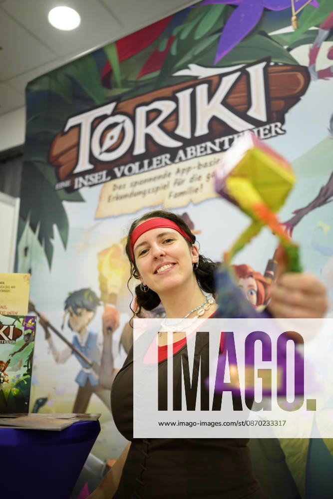 Winner of Best Children s Game: Toriki: An Island Full of Adventures, published by Mirakulus, written by Wojciech Grajkowski. Lea Taubmann from Mirakulus shows off the award, on October 21, 2026, at the SPIEL Essen trade fair, October 22–25, 2026, in Essen, Germany, at the Grugahalle