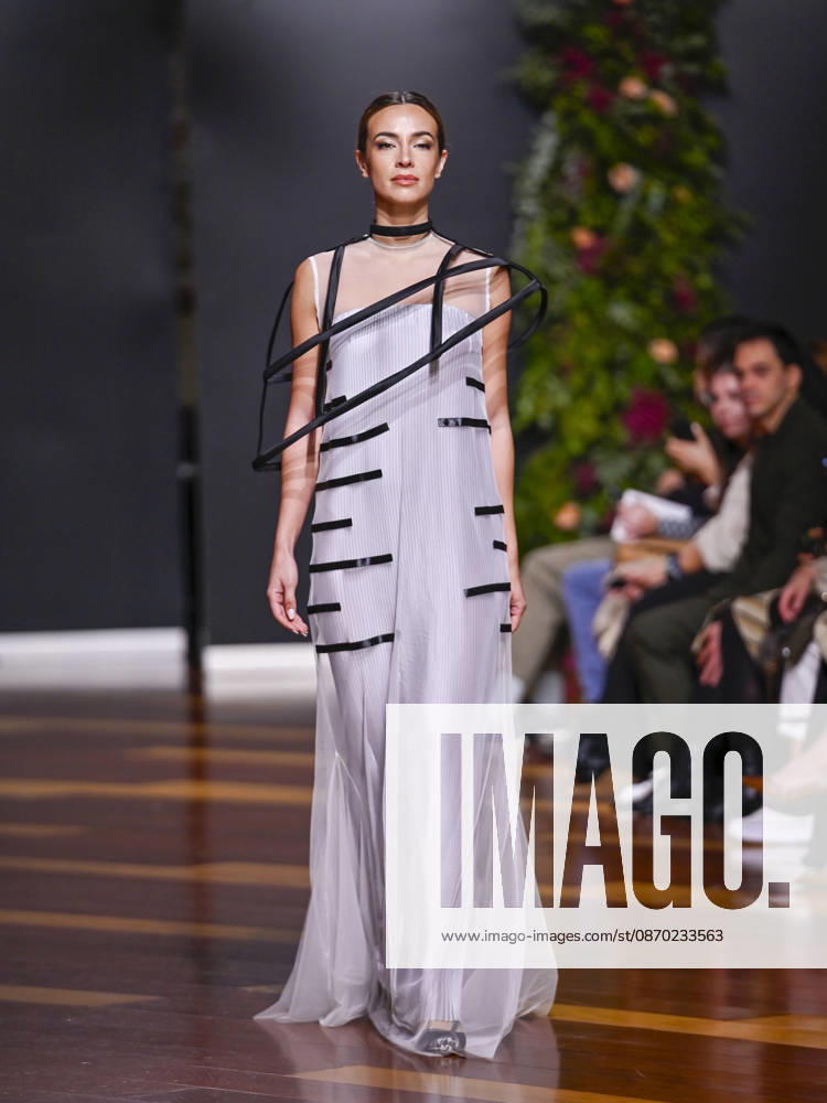 A model walks the runway during the ASNÃ‚Â s - SENORITO ORTEGA fashion show, as part of Atelier Couture, held at the Fabrica de Tapices, on october 20, 2026, in Madrid, Spain. Madrid Spain - ZUMAc312 20261021_zsp_c312_001