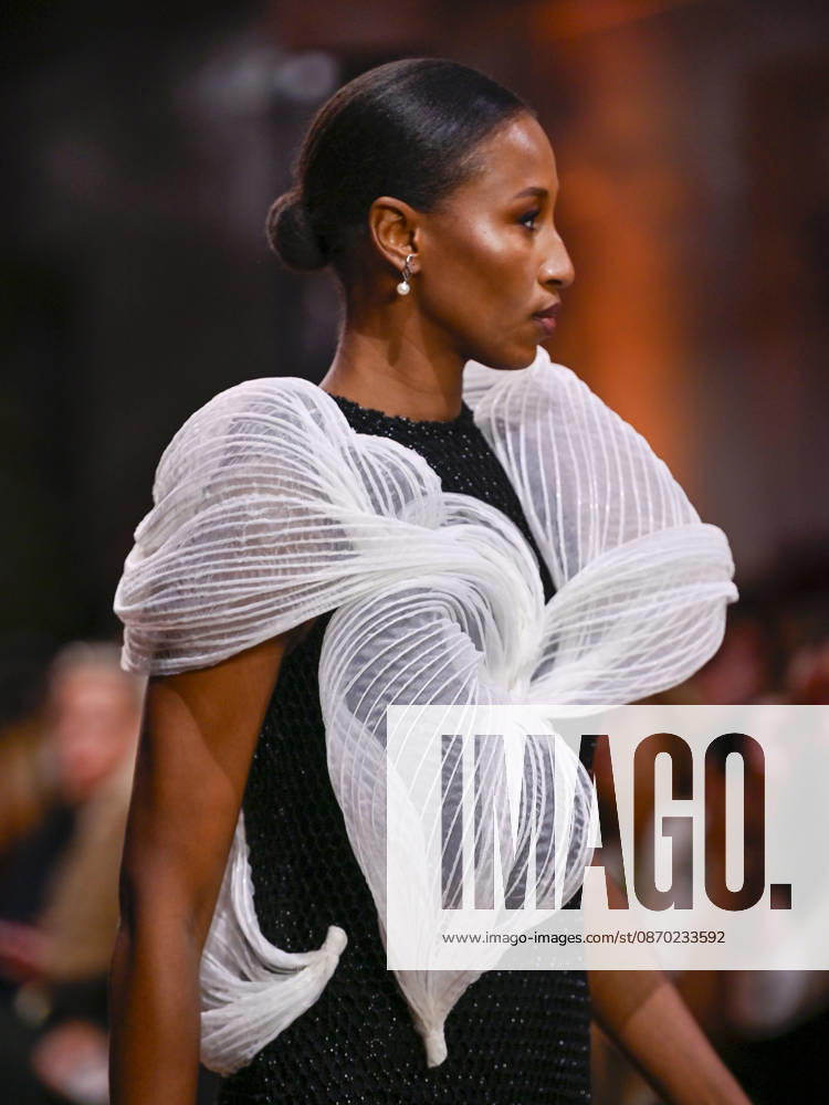 A model walks the runway during the ASN s - SENORITO ORTEGA fashion show, as part of Atelier Couture, held at the Fabrica de Tapices, on october 20, 2026, in Madrid, Spain. Madrid Spain - ZUMAc312 20261021_zsp_c312_004