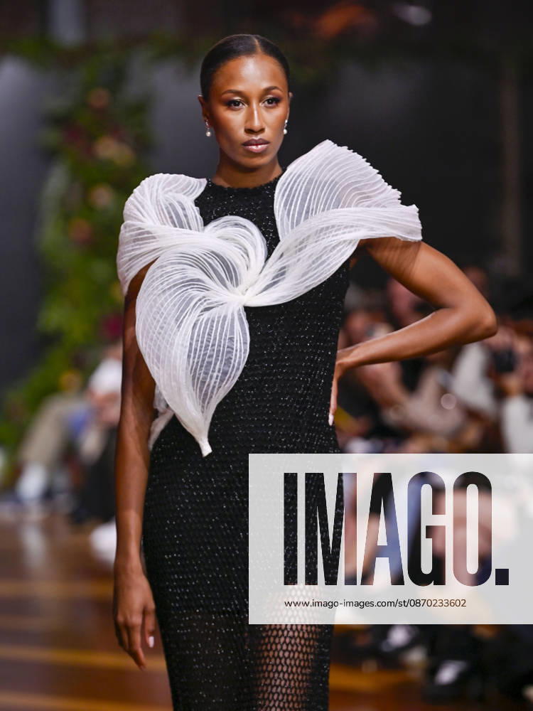 A model walks the runway during the ASNÃ‚Â s - SENORITO ORTEGA fashion show, as part of Atelier Couture, held at the Fabrica de Tapices, on october 20, 2026, in Madrid, Spain. Madrid Spain - ZUMAc312 20261021_zsp_c312_005