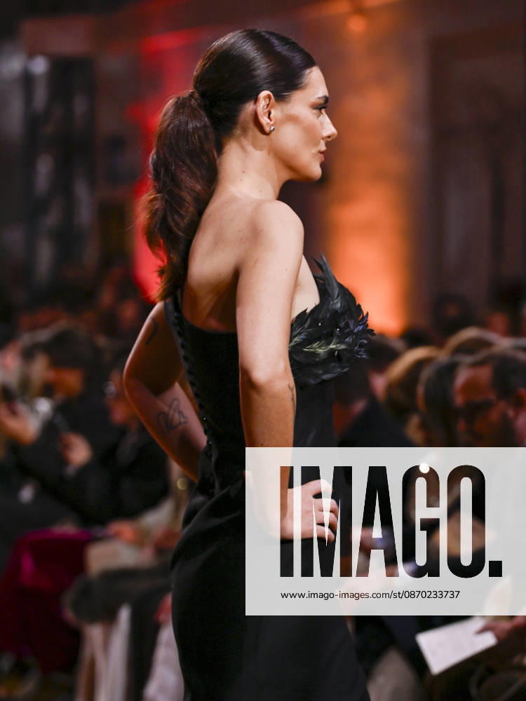 A model walks the runway during the ASNÃ‚Â s - SENORITO ORTEGA fashion show, as part of Atelier Couture, held at the Fabrica de Tapices, on october 20, 2026, in Madrid, Spain. Madrid Spain - ZUMAc312 20261021_zsp_c312_036