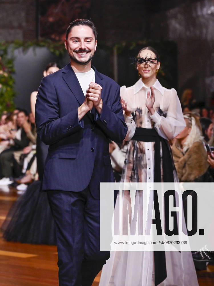 A model walks the runway during the ASNÃ‚Â s - SENORITO ORTEGA fashion show, as part of Atelier Couture, held at the Fabrica de Tapices, on october 20, 2026, in Madrid, Spain. Madrid Spain - ZUMAc312 20261021_zsp_c312_041