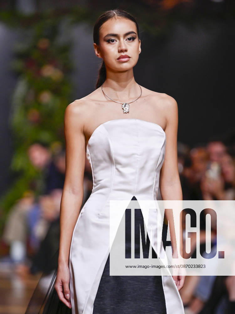 A model walks the runway during the ASN s - SENORITO ORTEGA fashion show, as part of Atelier Couture, held at the Fabrica de Tapices, on october 20, 2026, in Madrid, Spain. Madrid Spain - ZUMAc312 20261021_zsp_c312_043