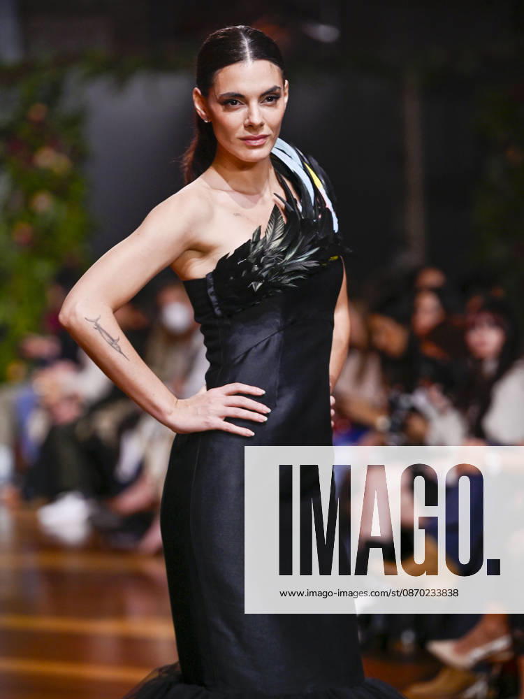 A model walks the runway during the ASNÃ‚Â s - SENORITO ORTEGA fashion show, as part of Atelier Couture, held at the Fabrica de Tapices, on october 20, 2026, in Madrid, Spain. Madrid Spain - ZUMAc312 20261021_zsp_c312_046
