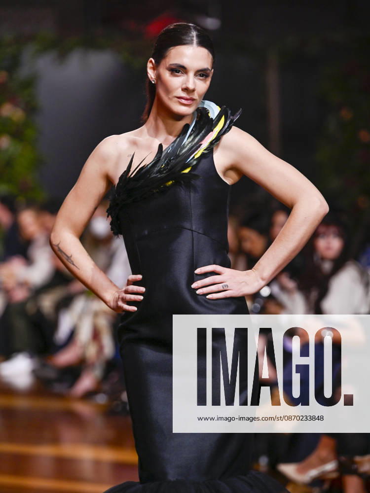 A model walks the runway during the ASNÃ‚Â s - SENORITO ORTEGA fashion show, as part of Atelier Couture, held at the Fabrica de Tapices, on october 20, 2026, in Madrid, Spain. Madrid Spain - ZUMAc312 20261021_zsp_c312_048
