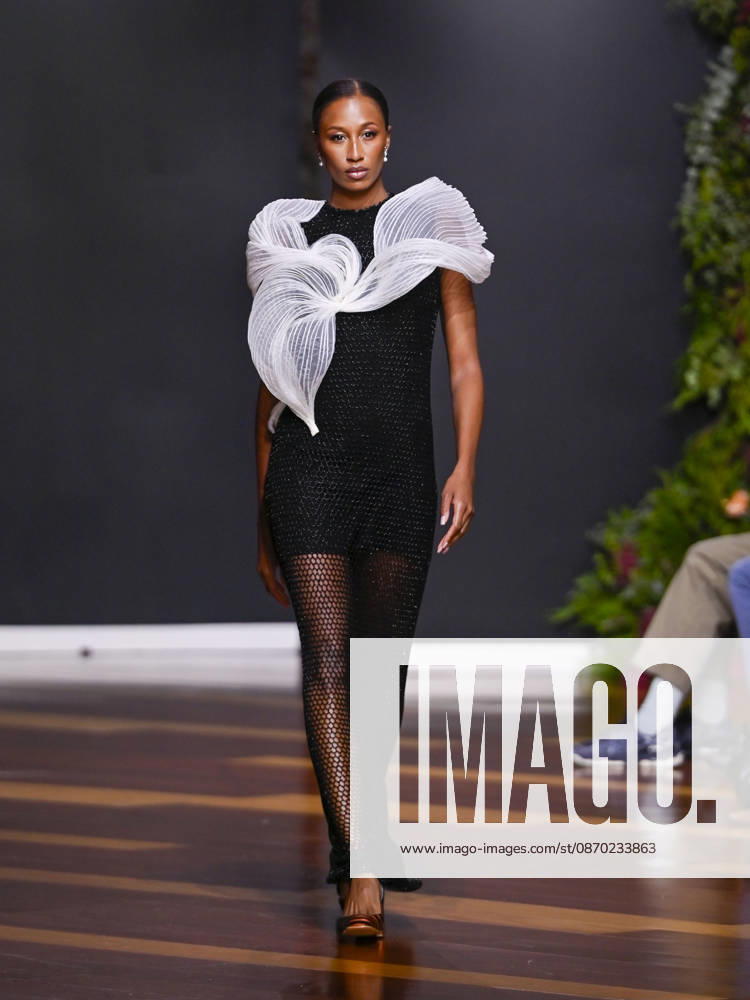A model walks the runway during the ASN s - SENORITO ORTEGA fashion show, as part of Atelier Couture, held at the Fabrica de Tapices, on october 20, 2026, in Madrid, Spain. Madrid Spain - ZUMAc312 20261021_zsp_c312_006