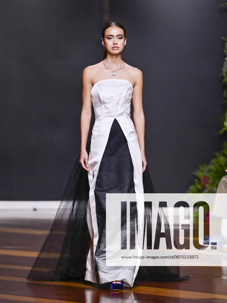 A model walks the runway during the ASN s - SENORITO ORTEGA fashion show, as part of Atelier Couture, held at the Fabrica de Tapices, on october 20, 2026, in Madrid, Spain. Madrid Spain - ZUMAc312 20261021_zsp_c312_013