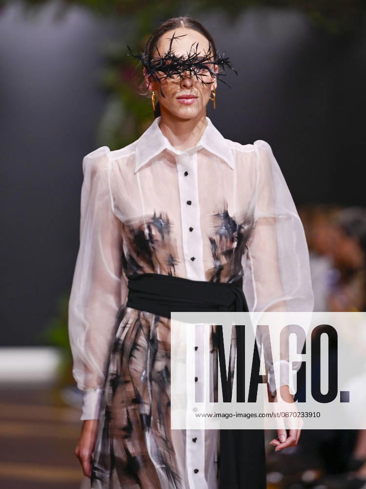 A model walks the runway during the ASNÃ‚Â s - SENORITO ORTEGA fashion show, as part of Atelier Couture, held at the Fabrica de Tapices, on october 20, 2026, in Madrid, Spain. Madrid Spain - ZUMAc312 20261021_zsp_c312_023