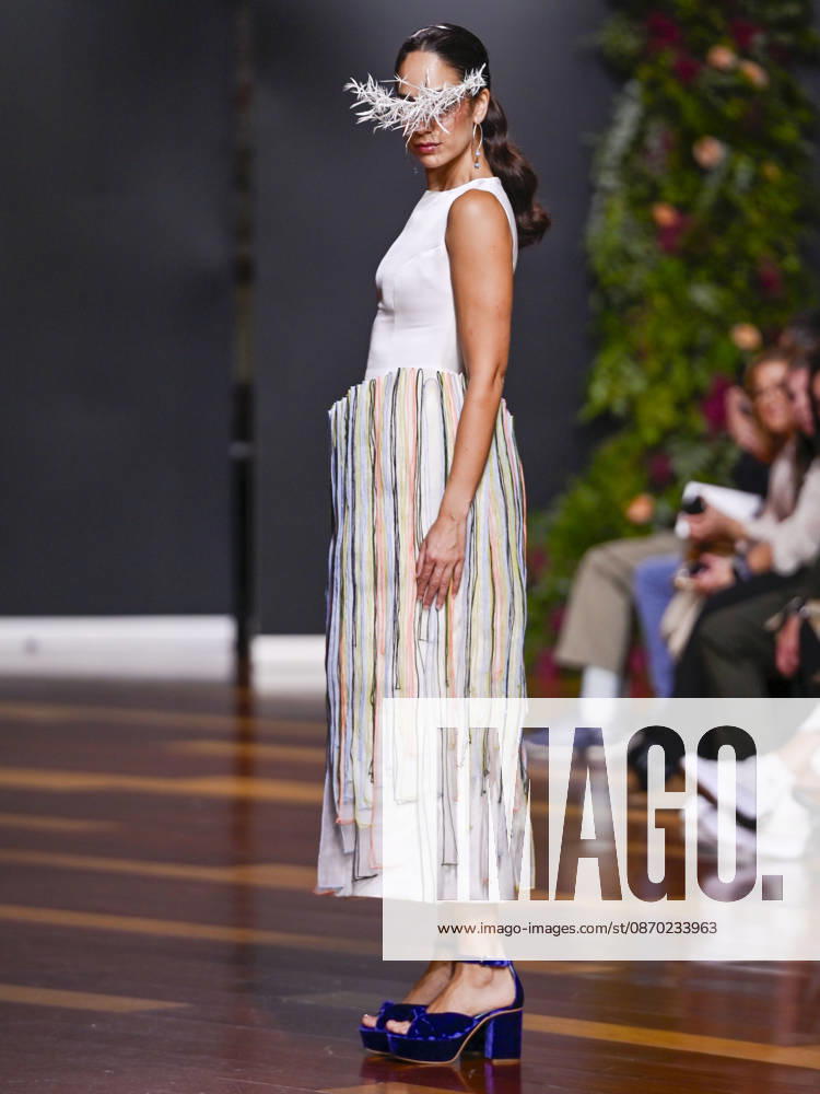 A model walks the runway during the ASN s - SENORITO ORTEGA fashion show, as part of Atelier Couture, held at the Fabrica de Tapices, on october 20, 2026, in Madrid, Spain. Madrid Spain - ZUMAc312 20261021_zsp_c312_025