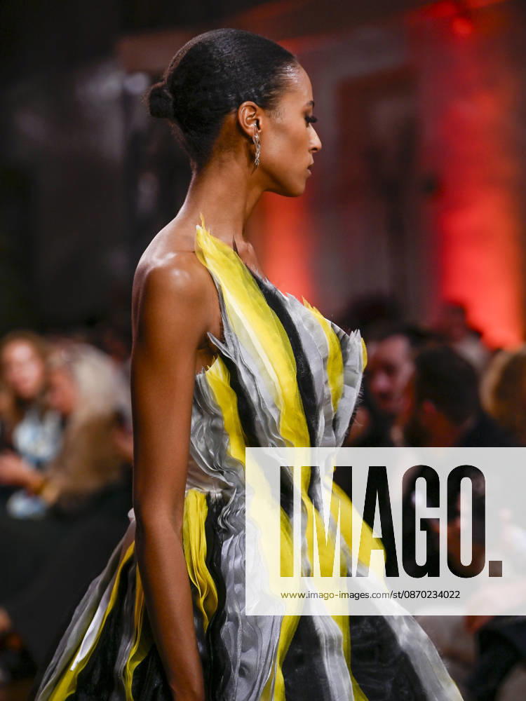 A model walks the runway during the ASNÃ‚Â s - SENORITO ORTEGA fashion show, as part of Atelier Couture, held at the Fabrica de Tapices, on october 20, 2026, in Madrid, Spain. Madrid Spain - ZUMAc312 20261021_zsp_c312_027