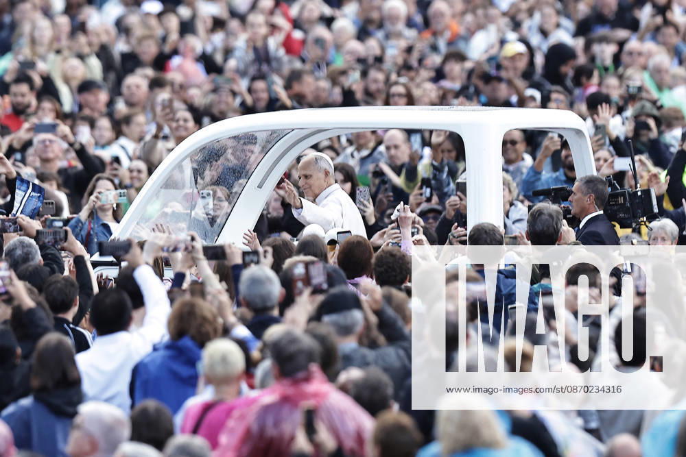 Vatican City - POPE LEO XIV during his weekly General Audience in St. meter s Square. Before beginning the audience, the Holy Father thanked the pilgrims present with those words: Dear brothers and Sisters, good morning and welcome! The first think I wold to say in thanks you. Thanks for the support of your prayers. Thanks be to Good for His generosity. Let us all renew our trust in God s goodness and mercy . . EvandroInetti_via ZUMA Wire Vatican City State - ZUMAi15_ 20261021_zaf_i15_015