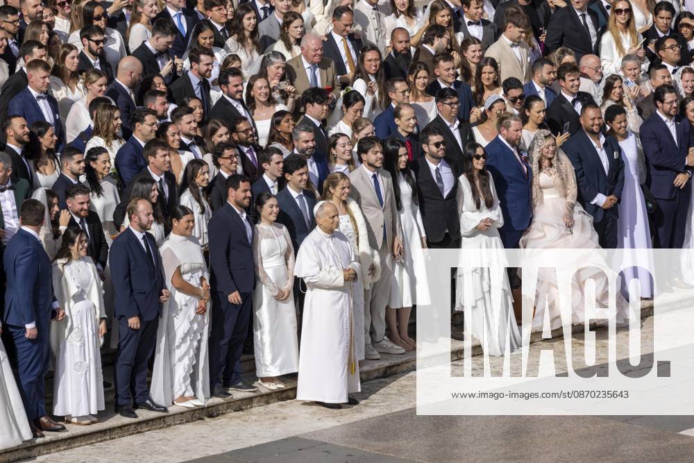 IPA89988261 - Italy, Rome, Vatican City, October 21, 2026: Pope Leo XIV during his weekly general audience in St. Peter s Square at the Vatican. Photo: Copyright Claudio Asquini Catholipressphoto