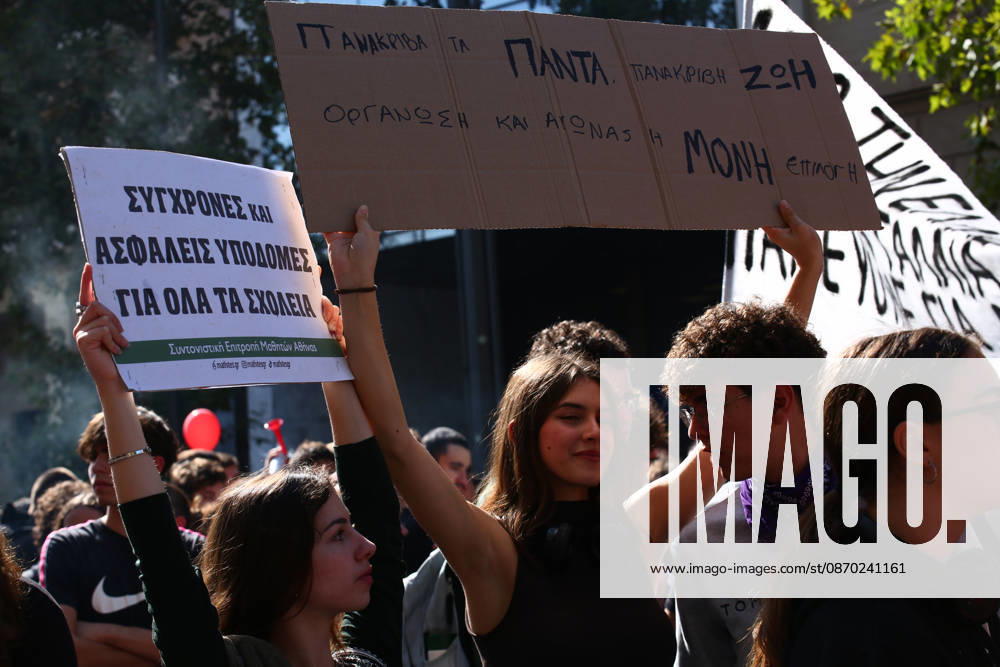 Students, school pupils, teachers and university professors take part in a large education protest. Thousands of demonstrators march through the city center, carrying banners and chanting slogans during the mass mobilization. Athens GREECE - ZUMAx103 20261021_zip_x103_001