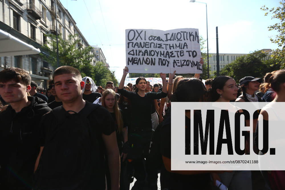 Students, school pupils, teachers and university professors take part in a large education protest. Thousands of demonstrators march through the city center, carrying banners and chanting slogans during the mass mobilization. Athens GREECE - ZUMAx103 20261021_zip_x103_002
