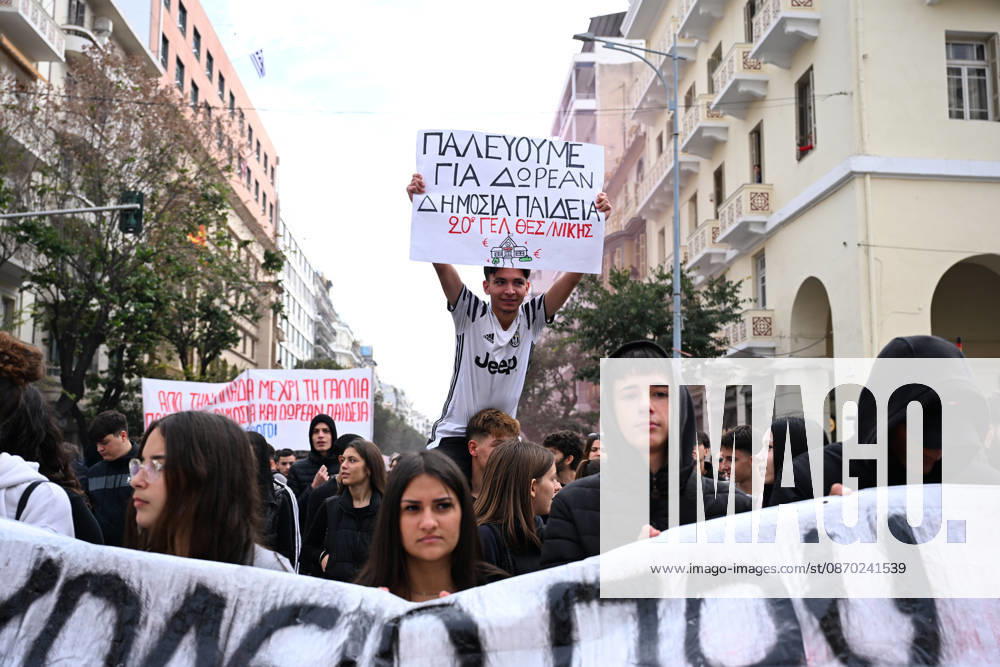 Students protest in Greece, calling for better education and government action to ease the burden of rising living costs. Thessaloniki Greece - ZUMAp191 20261021_zap_p191_022