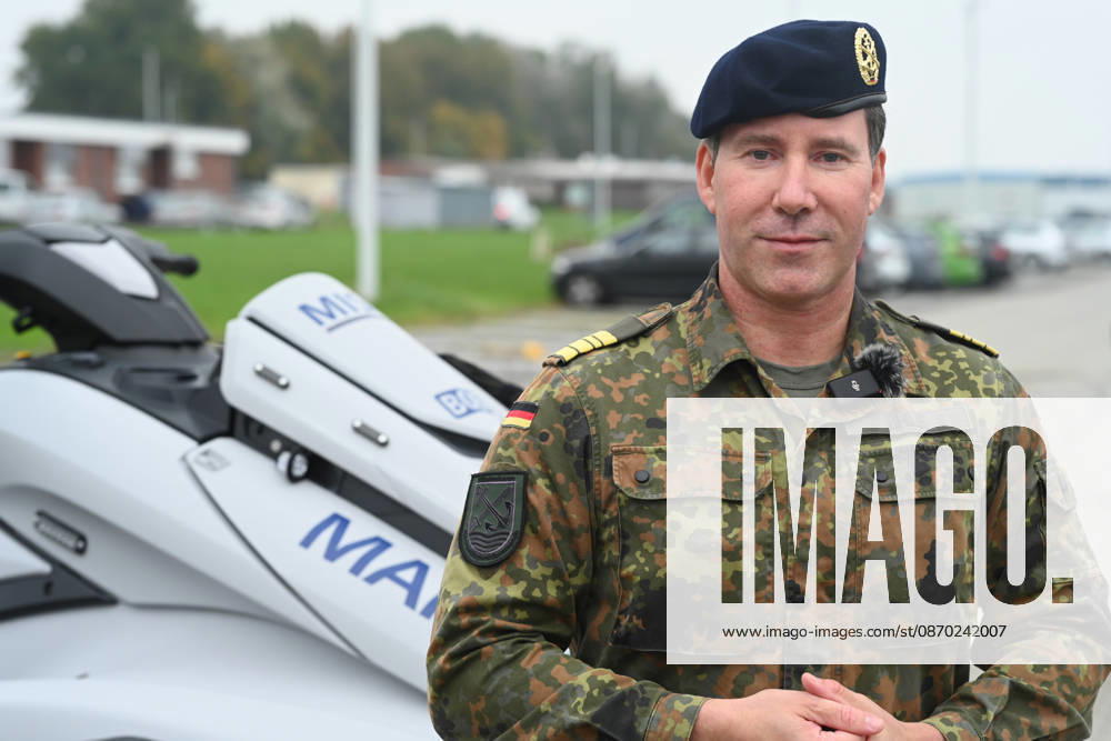 German Armed Forces Unveil New Biber Watercraft Commander of the Naval Base Command, Lieutenant Commander Sebastian Uhle The German Navy presents its new Biber watercra