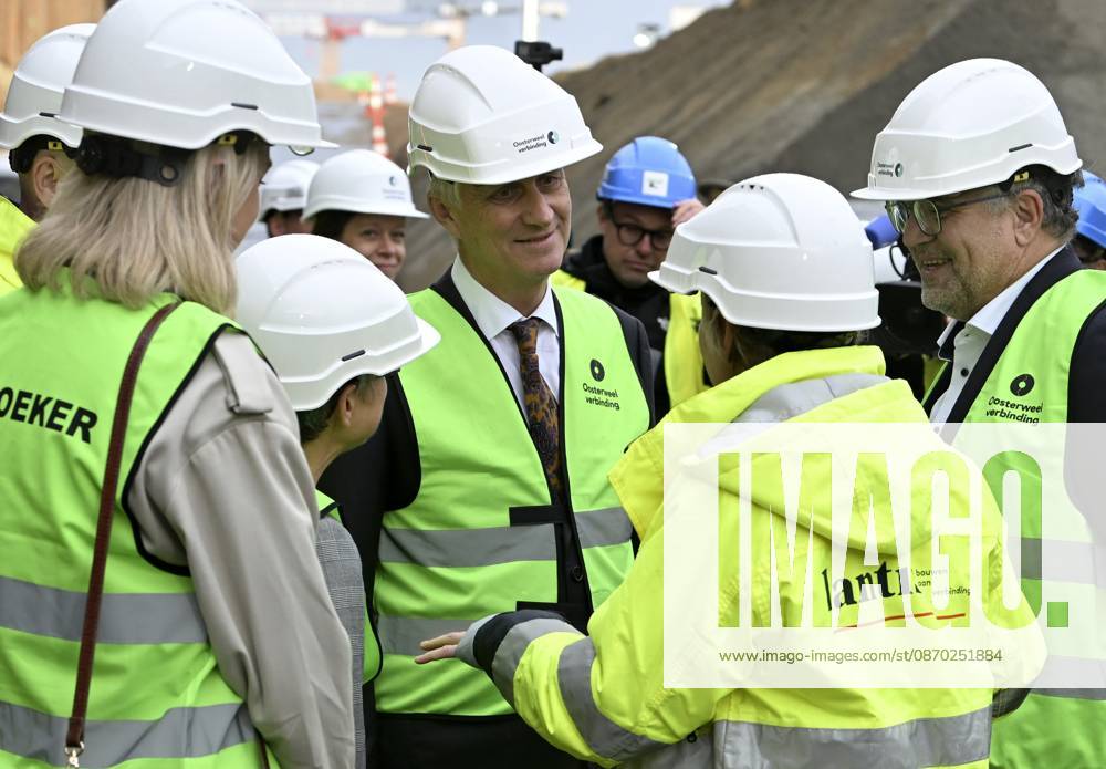 The King Crosses The Oosterweel Tunnel ANTWERPEN, BELGIUM - OCTOBER 21 : King Philippe crosses the Oosterweel tunnel during his visit of the construction site of the Oosterweel Link in Antwerp. This major infrastructure project, led by the project owner Lantis, will complete the Antwerp Ring Road (R1) through a complex system of new tunnels. The link aims to structurally resolve the traffic congestion around Antwerp by diverting heavy port and through traffic via an additional Scheldt tunnel. Antwerpen, Belgium, 21 10 2026 Antwerpen Belgium