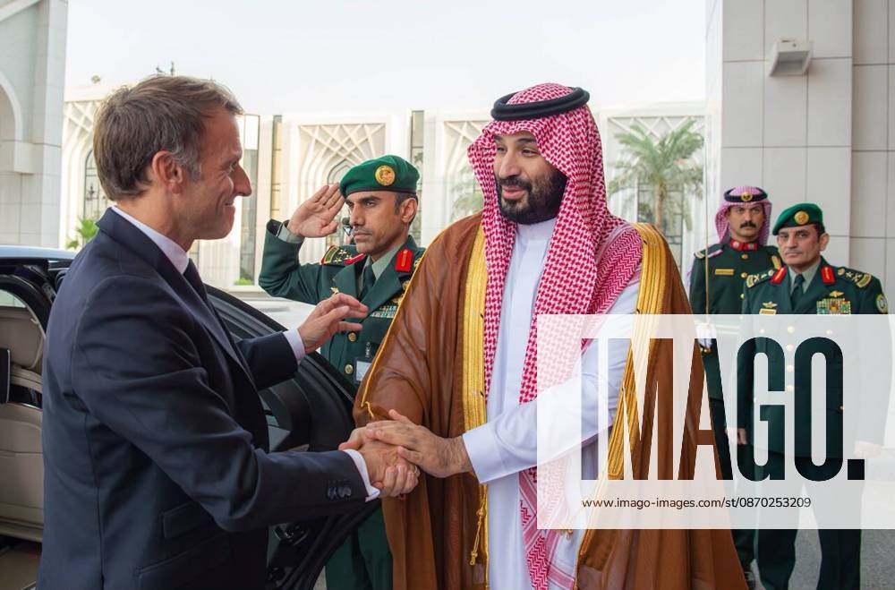 Emmanuel Macron - Mohammed bin Salman meeting in Riyadh RIYADH, SAUDI ARABIA - OCTOBER 21: (---- - MANDATORY CREDIT - BANDAR AL-JALOUD SAUDI ROYAL COURT HANDOUT - NO MARKETING NO ADVERTISING CAMPAIGNS - DISTRIBUTED AS A SERVICE TO CLIENTS----) French President Emmanuel Macron meets Saudi Crown Prince and Prime Minister Mohammed bin Salman Al Saud in Riyadh, Saudi Arabia, on October 21, 2026. Bandar Al-Jaloud Saudi Royal Court Anadolu Riyadh Saudi Arabia. Editorial use only. Please get in touch for any other usage.