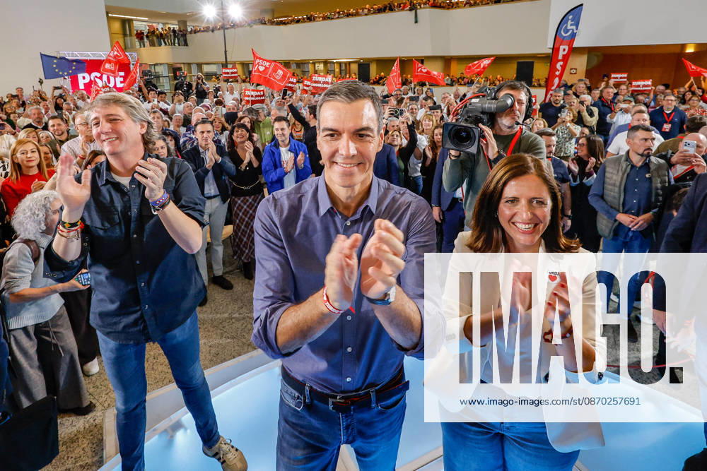 Sánchez Takes Part in a Pre-Campaign Event in Burgos I D The secretary-general of the Castile and León Socialists, Carlos Martínez; Prime Minister Pedro Sánchez; and PSOE Representative Esther Pena during a pre-campaign event at Fórum Evolución on October 21, 2026, in Burgos, Castile and León, Spain. This marks Sánchez’s third visit to Castile and León since the elections were called; the Socialist leader visited Ponferrada, León, last Sunday, October 11, for an event at La Térmica Cultural, and this Monday, the 19th, in Valladolid, he led an event at the Cúpula del Milenio on October 21, 2026, in Tomá, Burgos, Castile and León, Burgos, Castile and León, Spain