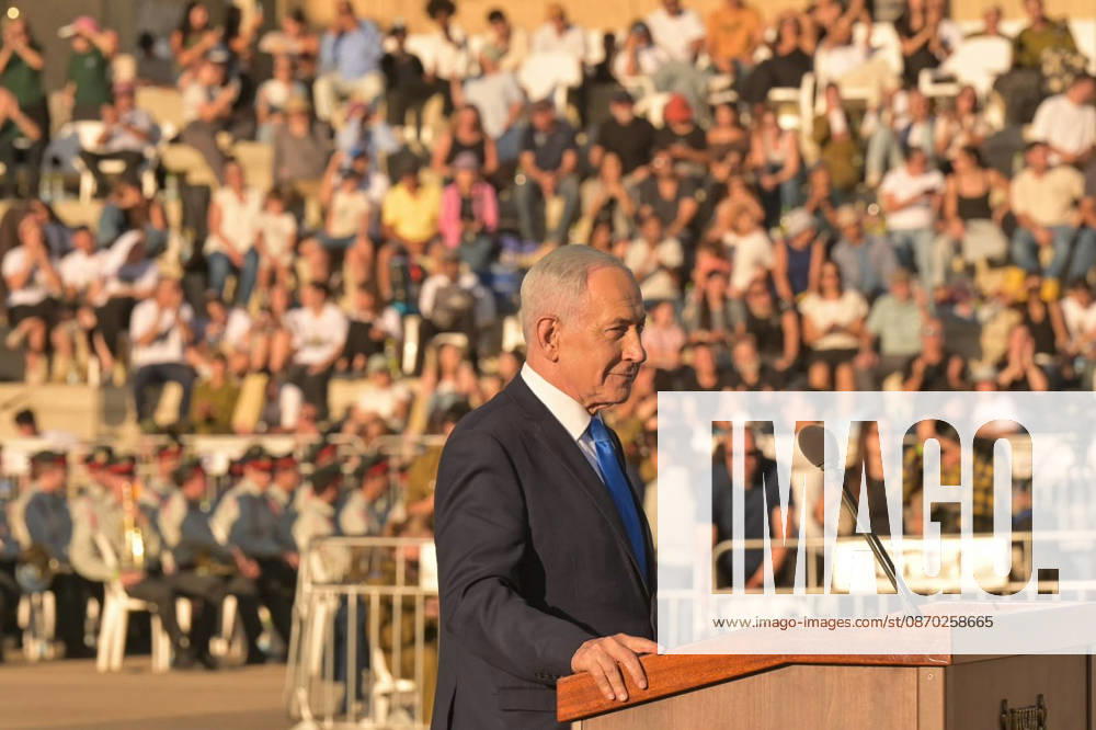 Israeli Prime Minister Benjamin Netanyahu delivers an address during the Israel Defense Forces (IDF) officer course graduation ceremony at the Bahad 1 Officers School. With IsraelÃ¢â‚¬â ¢s general election scheduled for October 27, Netanyahu spoke to newly commissioned officers to emphasize national security priorities amid trailing poll numbers six days before the vote. Mitzpe Ramon Israel - ZUMAi99_ 20261021_zip_i99_002