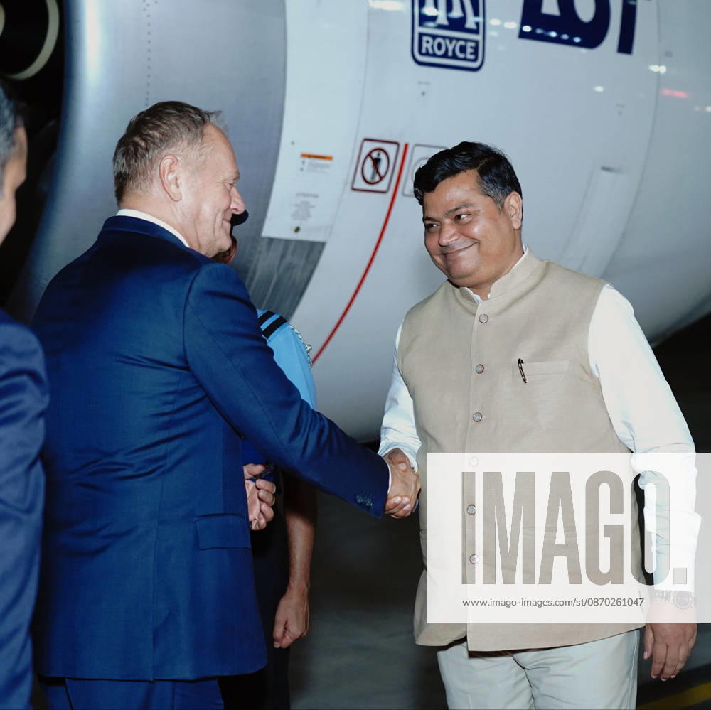 Poland Prime Minister Donald Tusk arrives in New Delhi New Delhi, Oct 21 (ANI): Poland Prime Minister Donald Tusk receives a warm welcome from Union MoS Raj Bhushan Choudhary upon his arrival, in New Delhi on Wednesday. (@MEAIndia X ANI Photo) New Delhi Delhi India