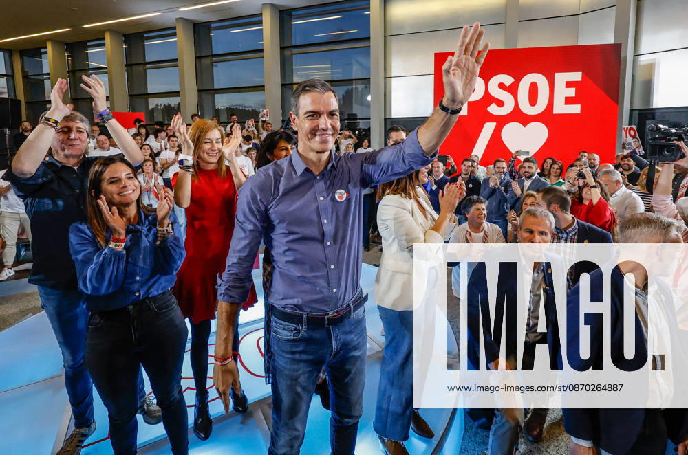 Sánchez Takes Part in a Pre-Campaign Event in Burgos Prime Minister Pedro Sánchez during a PSOE pre-campaign event at Fórum Evolución on October 21, 2026, in Burgos, Castile and León, Spain. This is Sánchez’s third visit to Castile and León since the election was called; the Socialist leader visited Ponferrada, León, last Sunday, October 11, for an event at La Térmica Cultural, and this Monday, the 19th, in Valladolid, he led an event at the Cúpula del Milenio on October 21, 2026, in Tomá, Burgos, Castile and León, Burgos, Castile and León, Spain