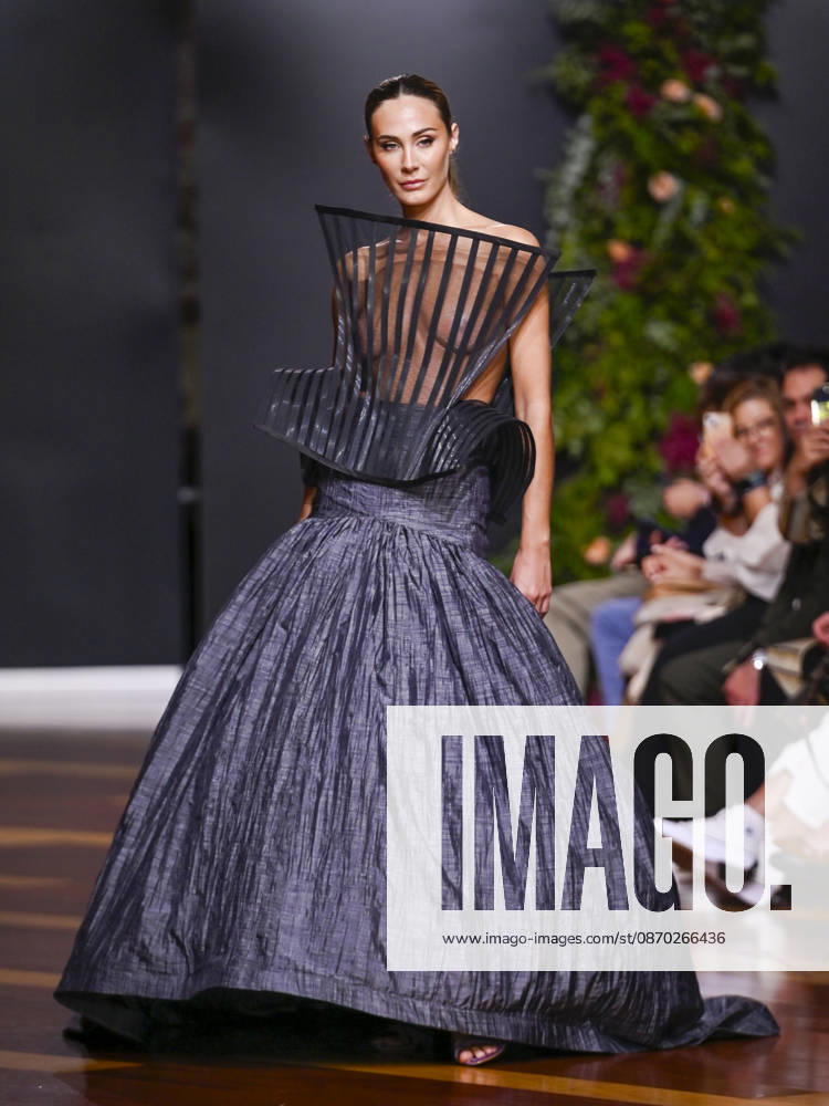 A model walks the runway during the AsnaÂ s Senorito Ortega fashion show, as part of Atelier Couture, held at the Fabrica de Tapices in Madrid, Spain. Madrid Spain - ZUMAc312 20261021_zsp_c312_007