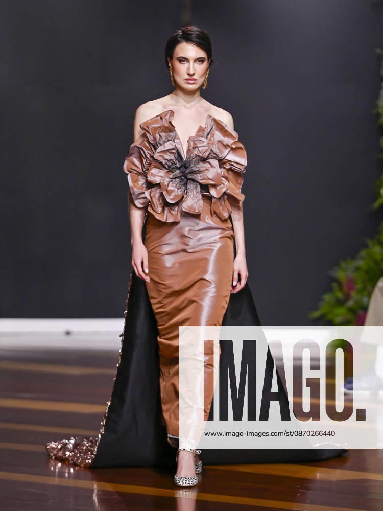A model walks the runway during the AsnaÂ s Senorito Ortega fashion show, as part of Atelier Couture, held at the Fabrica de Tapices in Madrid, Spain. Madrid Spain - ZUMAc312 20261021_zsp_c312_044