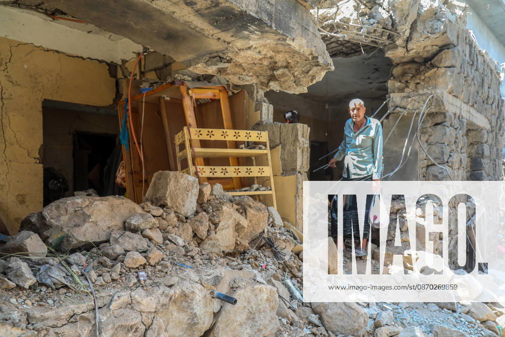 Intense clashes between government forces and Houthis cause severe infrastructure damage in Taiz TAIZ, YEMEN - OCTOBER 21: Buildings and structural property lie severely damaged following intensified clashes between Yemeni government forces and Iran-backed Houthis in the Al-Mudhaffar district of Taiz, southwestern Yemen on October 21, 2026. The escalated fighting and shelling in urban sectors have inflicted widespread destruction on local infrastructure across the governorate. Hamza Mustafa Anadolu Taiz Yemen. Editorial use only. Please get in touch for any other usage.