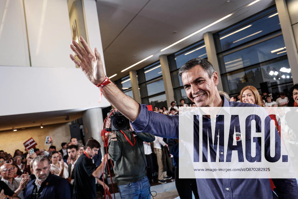 Pedro Sanchez at the pre-campaign rally in Burgos. Burgos Spain - ZUMAc250 20261021_zip_c250_002