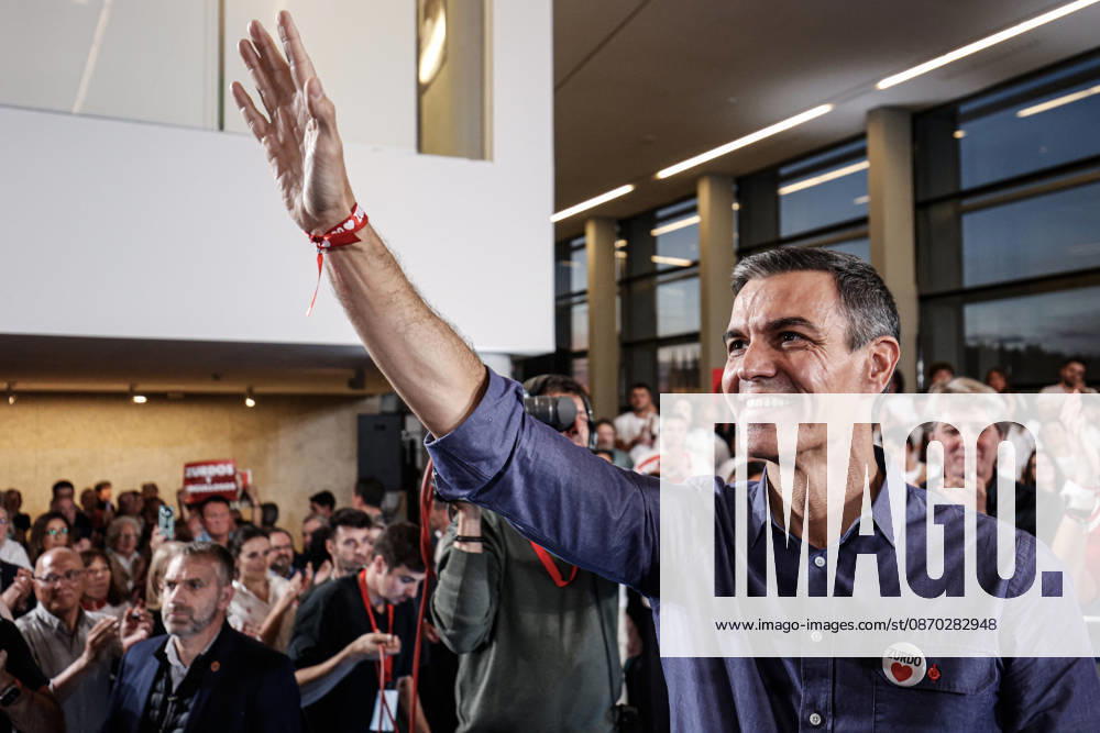 Pedro Sanchez at the pre-campaign rally in Burgos. Burgos Spain - ZUMAc250 20261021_zip_c250_004