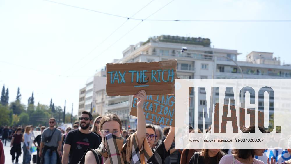 Athens Students And Teachers Protest ATHENS, GREECE, OCTOBER 21, 2026: Students and educators march through central Athens towards the Greek Parliament during nationwide education protests and teachers strike action. Demonstrators demand increased public education funding, improved school facilities, smaller classes and higher teachers salaries, while opposing education privatisation. Athens Greece