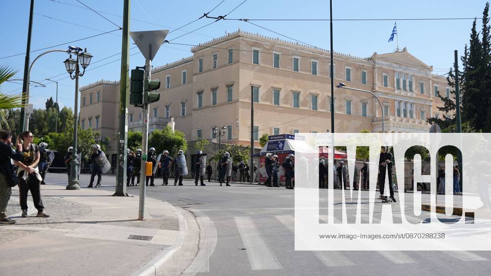 ATHENS, GREECE, OCTOBER 21, 2026: Students and educators march through central Athens towards the Greek Parliament during nationwide education protests and teachers strike action. Demonstrators demand increased public education funding, improved school facilities, smaller classes and higher teachers salaries, while opposing education privatisation. Athens Greece - ZUMAq101 20261021_zna_q101_250
