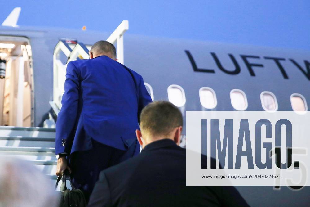 Schönefeld near Berlin, Brandenburg, Germany, October 22, 2026 BER Airport: Chancellor’s international trip to Montenegro—Chancellor Friedrich Merz of the CDU arrives on the tarmac and boards a Government Air Service aircraft for his departure