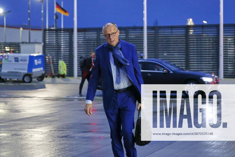 Schönefeld near Berlin, Brandenburg, Germany, October 22, 2026 BER Airport: Chancellor’s international trip to Montenegro—Chancellor Friedrich Merz of the CDU arrives on the tarmac and boards a Government Air Service aircraft for his departure