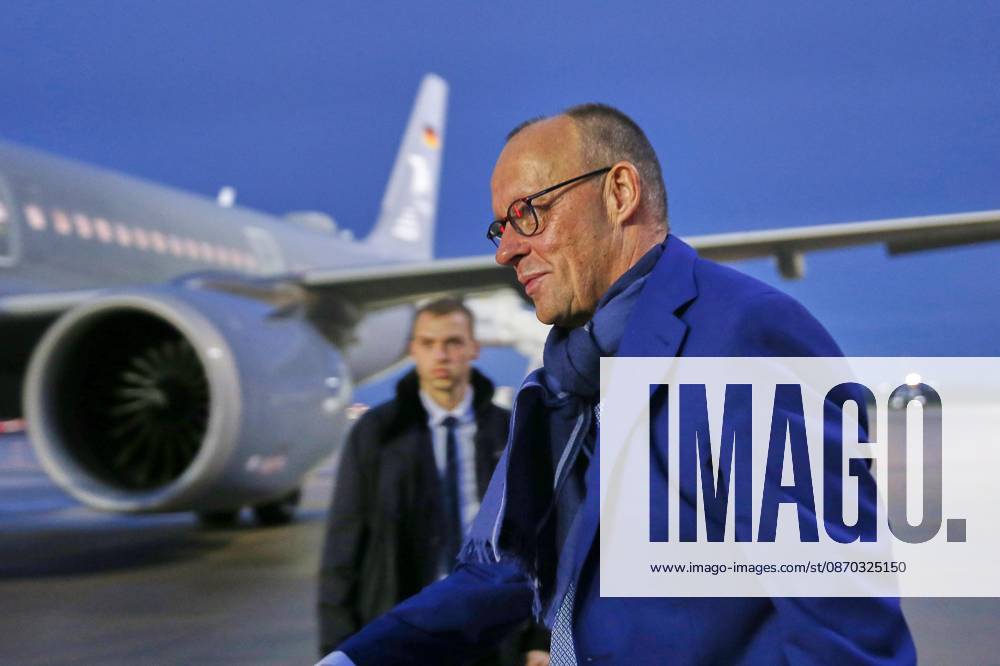 Schönefeld near Berlin, Brandenburg, Germany, October 22, 2026 BER Airport: Chancellor’s international trip to Montenegro—Chancellor Friedrich Merz of the CDU arrives on the tarmac and boards a Government Air Service aircraft for his departure