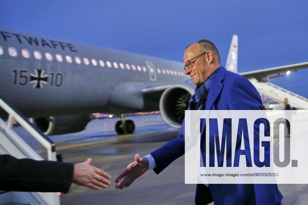 Schönefeld near Berlin, Brandenburg, Germany, October 22, 2026 BER Airport: Chancellor’s international trip to Montenegro—Chancellor Friedrich Merz of the CDU arrives on the tarmac and boards a Government Air Service aircraft for his departure