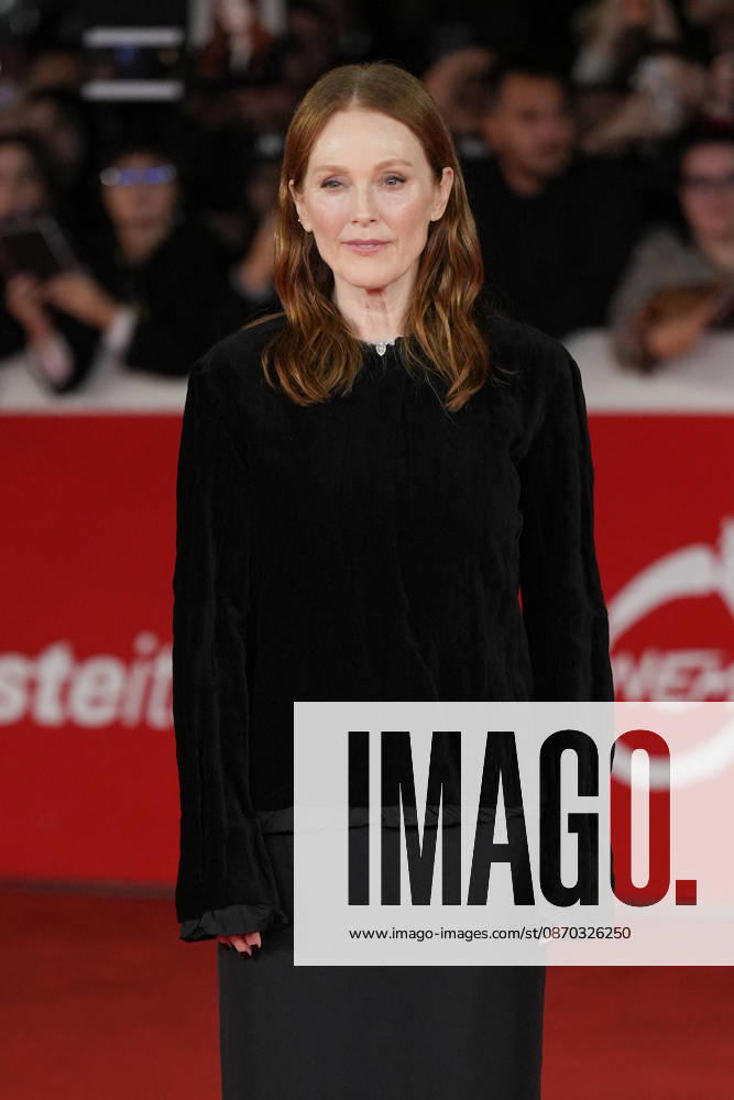 Julianne Moore At 21st Rome Film Fest Red Carpet - Rome Julianne Moore attends the red carpet premiere of the film The Debut during the 21st Rome Film Fest in Rome, Italy on October 21, 2026. Photo by Andrea Bracaglia ABACAPRESS.COM Rome Italy Italy