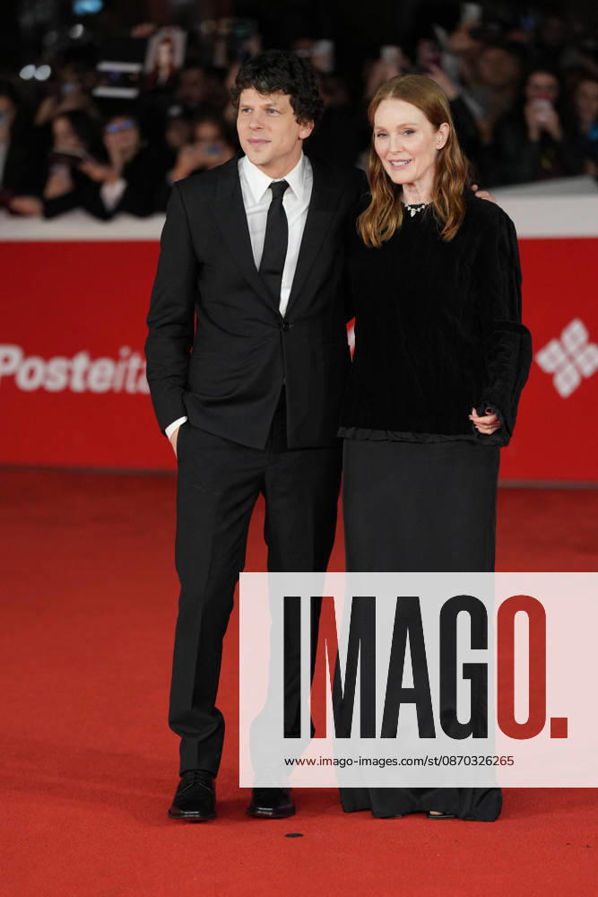 Julianne Moore Jesse Eisenberg At 21st Rome Film Fest Red Carpet - Rome Julianne Moore and Jesse Eisenberg attend the red carpet premiere of the film The Debut during the 21st Rome Film Fest in Rome, Italy on October 21, 2026. Photo by Andrea Bracaglia ABACAPRESS.COM Rome Italy Italy